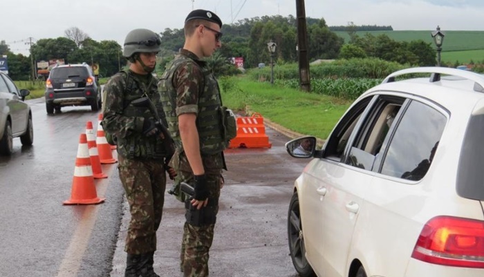 Laranjeiras - Combate ao contrabando de armas e drogas coloca o exército na BR-277 