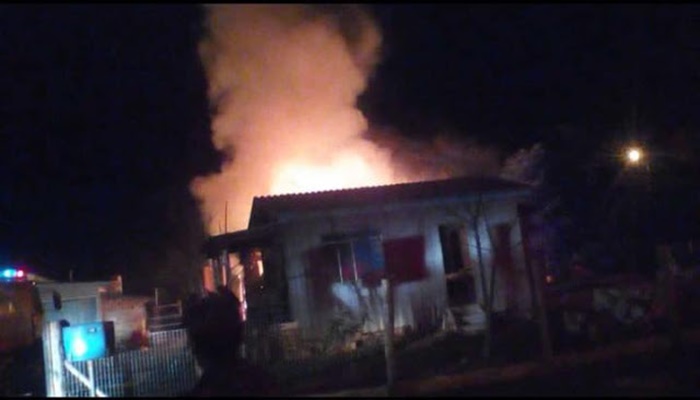 Laranjeiras - Homem morre durante incêndio em residência