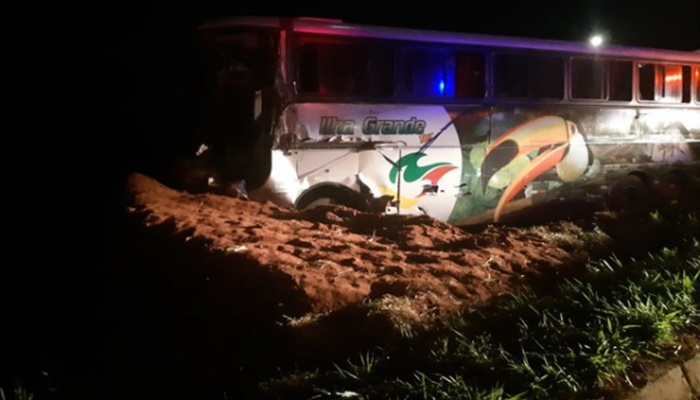 Acidente com ônibus de estudantes deixa 11 feridos no interior do Paraná