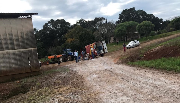 Laranjeiras - Homem fica gravemente ferido ao cair de caminhão na comunidade do Erval Grande