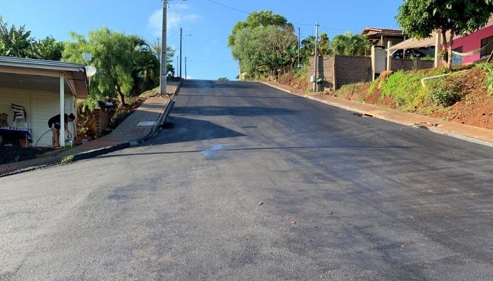 Nova Laranjeiras - Moradores do Bairro Pinheirinho já podem comemorar o asfalto novo e o fim do 'medo da chuva'