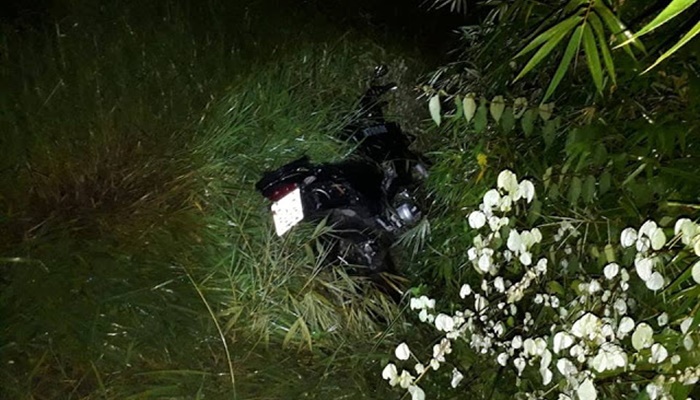 Laranjeiras - Policia Militar recupera moto furtada abandonada em matagal