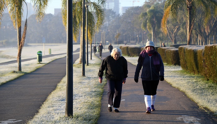 Manhã mais fria do ano teve 4°C em Curitiba e 1°C no interior do Paraná