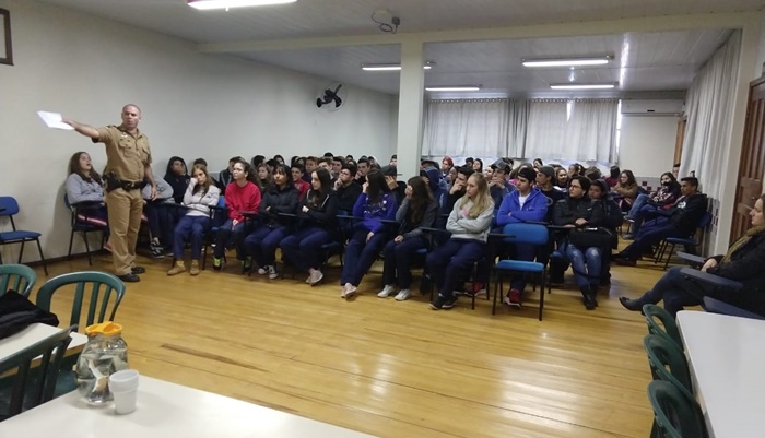 Guaraniaçu - Patrulha Escolar realiza palestra no Colégio Desembargador