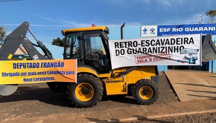 Prefeitura entrega Retroescavadeira para Associação do Rio Guarani