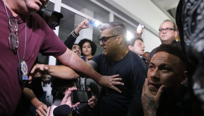 Neymar depõe por mais de quatro horas sobre acusação de estupro