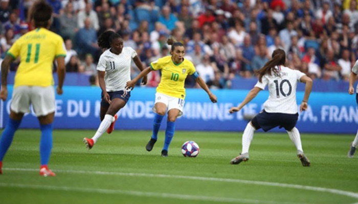 Brasil luta muito, mas perde para a França e dá adeus à Copa do Mundo feminina