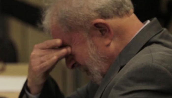 Supremo decide manter Lula preso