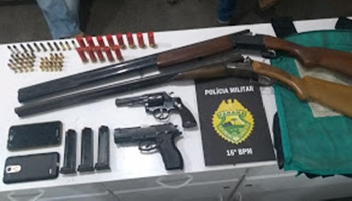 Pinhão - Carga é saqueada, armas, munições e quatro indivíduos são presos