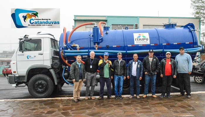 Catanduvas - Administração entrega caminhão tanque para dejetos orgânicos
