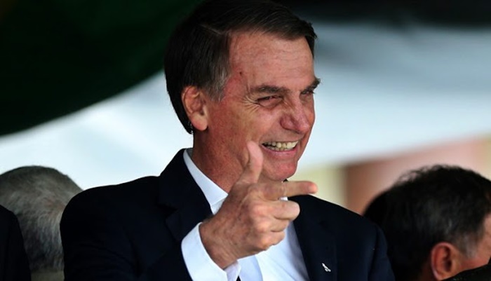 Bolsonaro assina decreto que autoriza PRF a chamar 1.000 concursados