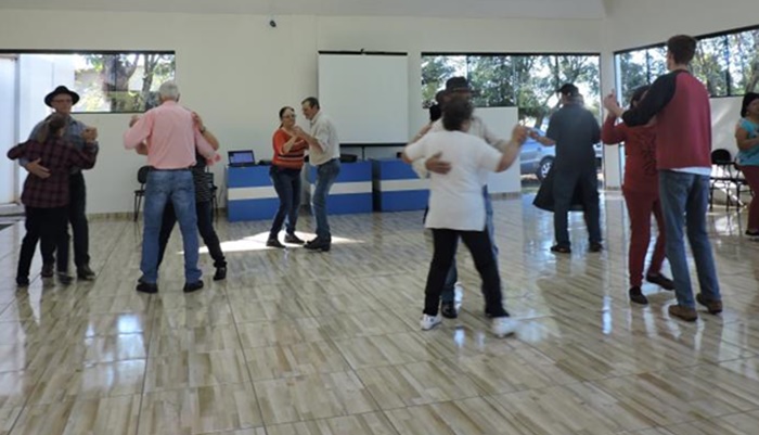 Porto Barreiro - Município da inicio a Oficina de Dança com Grupo de Idosos