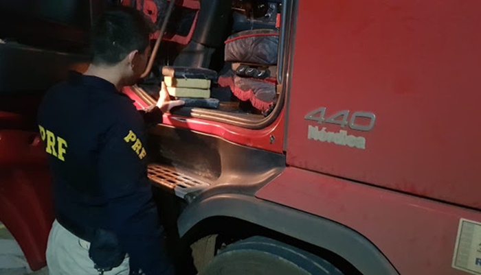 Motorista de carreta é preso com 100 kg de cocaína e 150 kg de crack em posto de combustíveis no interior do Paraná