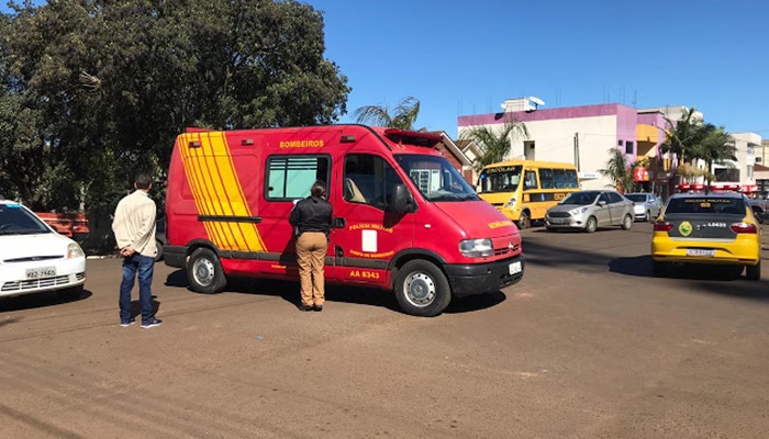 Laranjeiras - Bombeiros atendem acidente entre veículo e ciclista no centro