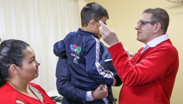 Laranjeiras - Secretaria de Saúde entrega óculos a pacientes com problemas oftalmológicos
