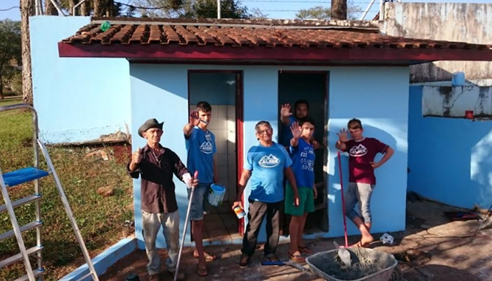 Rio Bonito - Voluntários da Igreja Adventista ajudam na reforma dos banheiros da Praça da Prefeitura