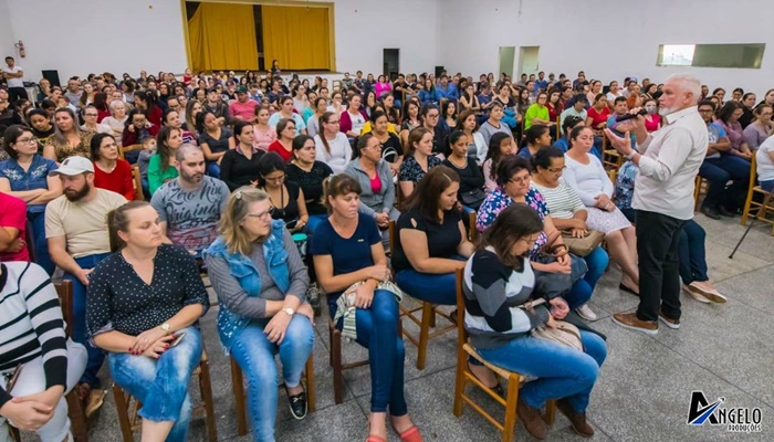 Guaraniaçu - Servidores Municipais recebem Cartão Vale Alimentação