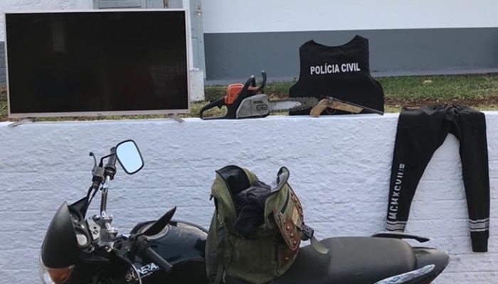 Palmital - Polícia Civil realiza buscas em casa de adolescente, elucida crimes de roubo e recupera objetos