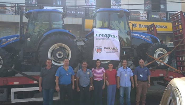 Rio Bonito - Programa Trator Solidário entrega mais 2 tratores para Agricultores