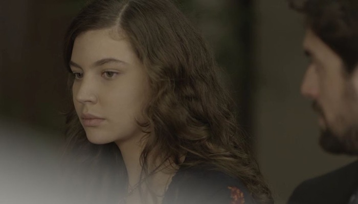 'Malhação': Rita e Lara se preocupam com o atraso de Dona Isaura na audiência