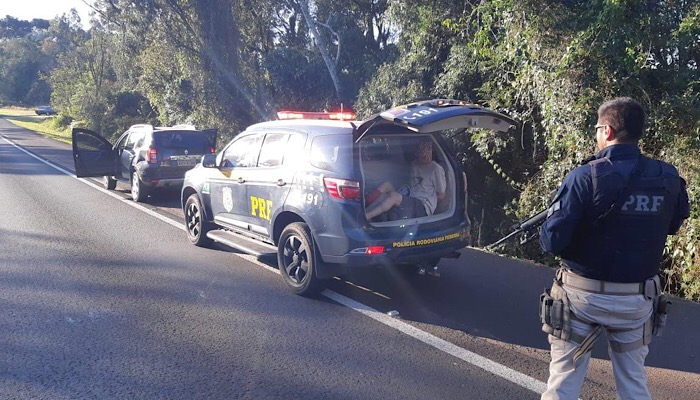 Catanduvas - PRF recupera carro roubado na Grande Curitiba