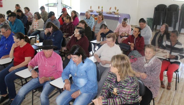 Porto Barreiro - Assistência Social e CRAS realizam “Arraiá Junino” junto ao grupo de idosos