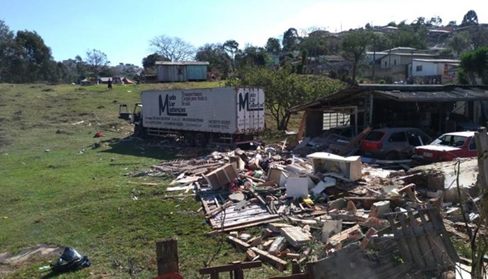 Tragédia em Ponta Grossa: Caminhão invade casa e mata três pessoas