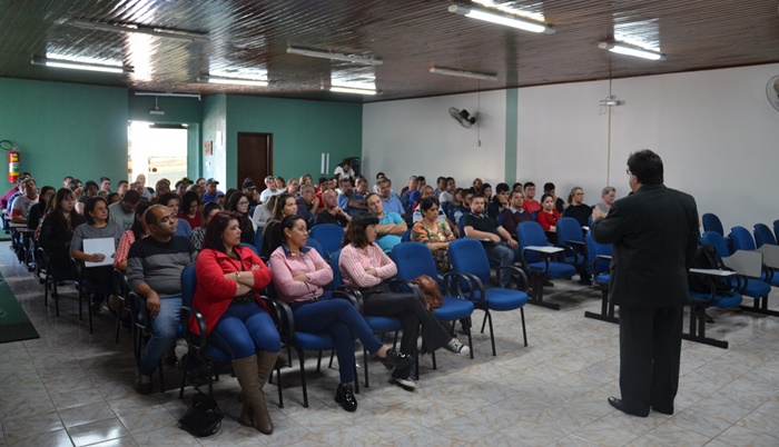 Pinhão - Servidores Municipais participam de palestra motivacional