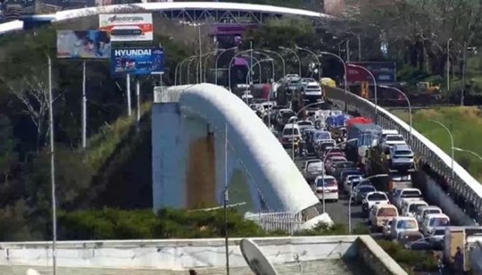 Ponte Internacional da Amizade é fechada durante protesto de paraguaios
