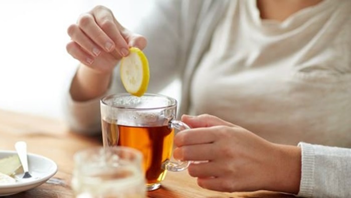 Chá detox de limão para emagrecer e ganhar energia; aprenda