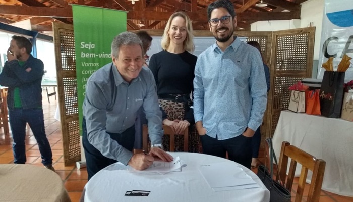 Laranjeiras - Sicredi e OAB firmam convênio de cooperação