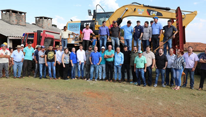 Laranjeiras - Prefeitura investe R$ 330 mil na compra de escavadeira hidráulica