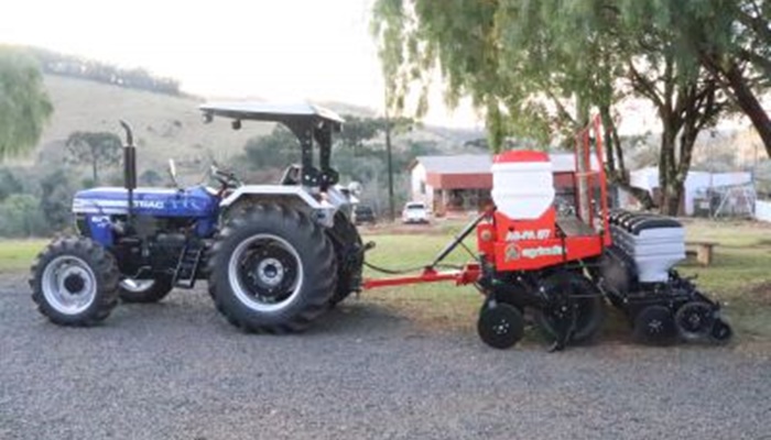 Candói - Prefeitura entrega implementos agrícolas para a comunidade de São Pedro