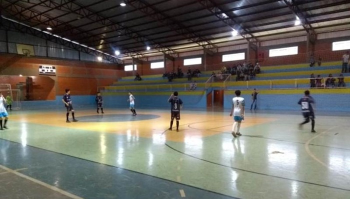 Nova Laranjeiras - Secretaria de Esportes promove amistosos de Futsal em 7 categorias contra o Iguaçu de Quedas