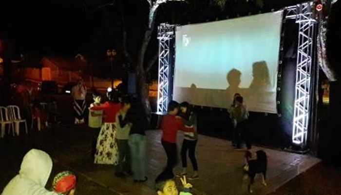 Guaraniaçu - Cinema na Praça reúne bom público