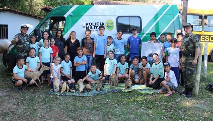 Porto Barreiro - Polícia Militar Ambiental ministra aula sobre Fauna