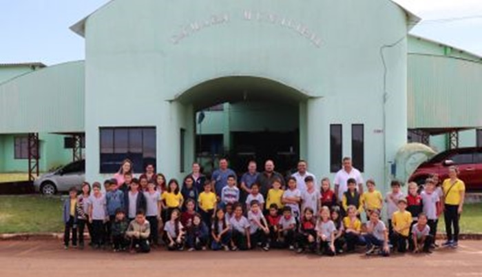 Candói - Alunos da Escola Municipal Ormi França Araújo visitam Câmara Municipal