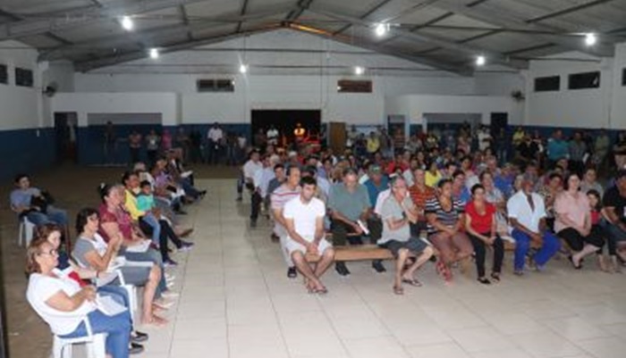 Candói - Centenas de pessoas participam de audiência pública sobre regularização fundiária, na comunidade da Paz