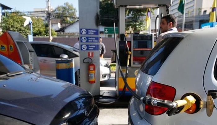 Gasolina e etanol ficam mais caros no Paraná