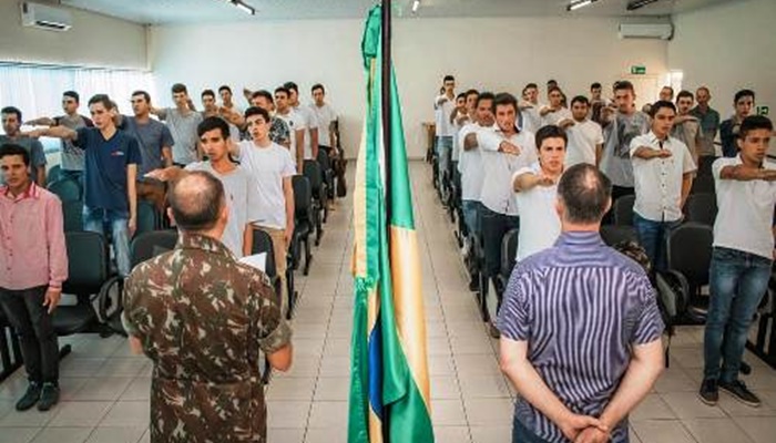 Guaraniaçu - Jovens Prestam Juramento a Bandeira Nacional