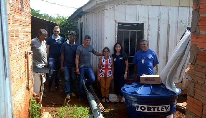 Catanduvas - Prefeito Moises faz entrega de caixas d'água para famílias do projeto Caixa d' água Família Paranaense