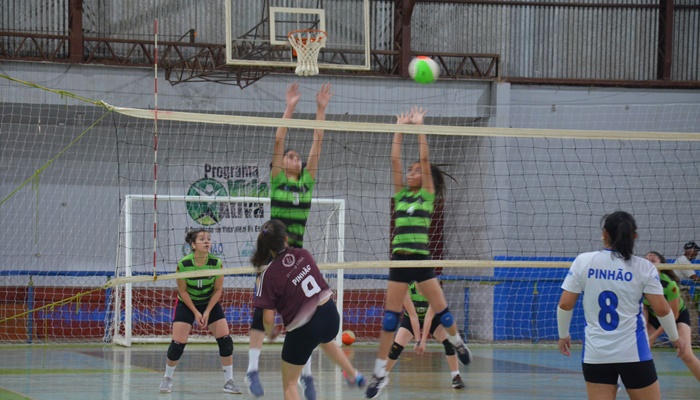 Pinhão - Campeonato de Voleibol agitou fim de semana