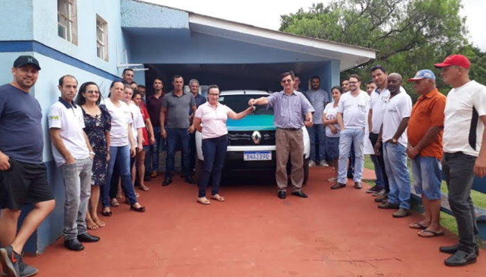 Campo Bonito - Prefeito Toninho entrega veículo para a Saúde em Sertãozinho