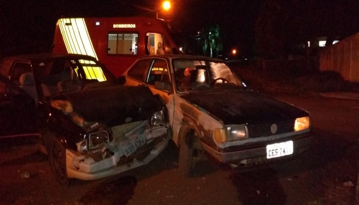 Laranjeiras - Três veículos se envolvem em colisão