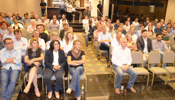 Prefeitos do Paraná se mobilizam contra fim de municípios proposto por Bolsonaro