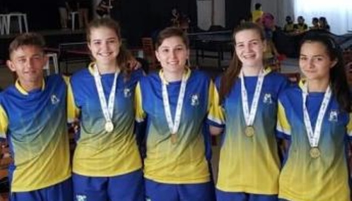 Quedas - Jarcan's: Quedas e Espigão são medalha de ouro no tênis de mesa em equipe