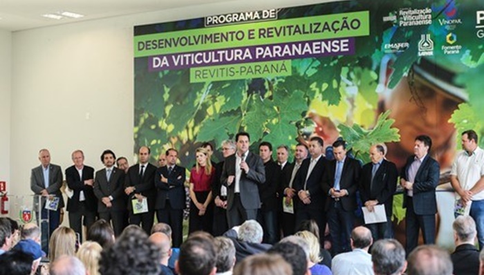Guaraniaçu - Em Curitiba, Prefeito participa do Lançamento do Programa Revitis-PR