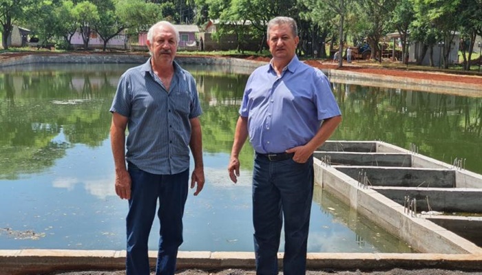 Nova Laranjeiras - Prefeito e Vice Prefeito visitam obra de revitalização do Lago Municipal