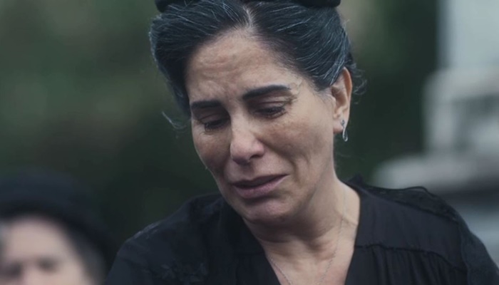 'Éramos Seis': Lola se despede de Júlio no enterro: 'Agora somos cinco'