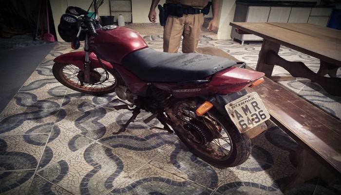 Três Barras - Polícia Militar recupera moto furtada